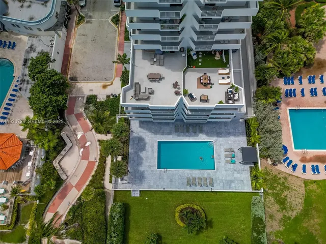 $8,000 | 4301 Collins Avenue, Unit 605, Miami Beach, FL 33140