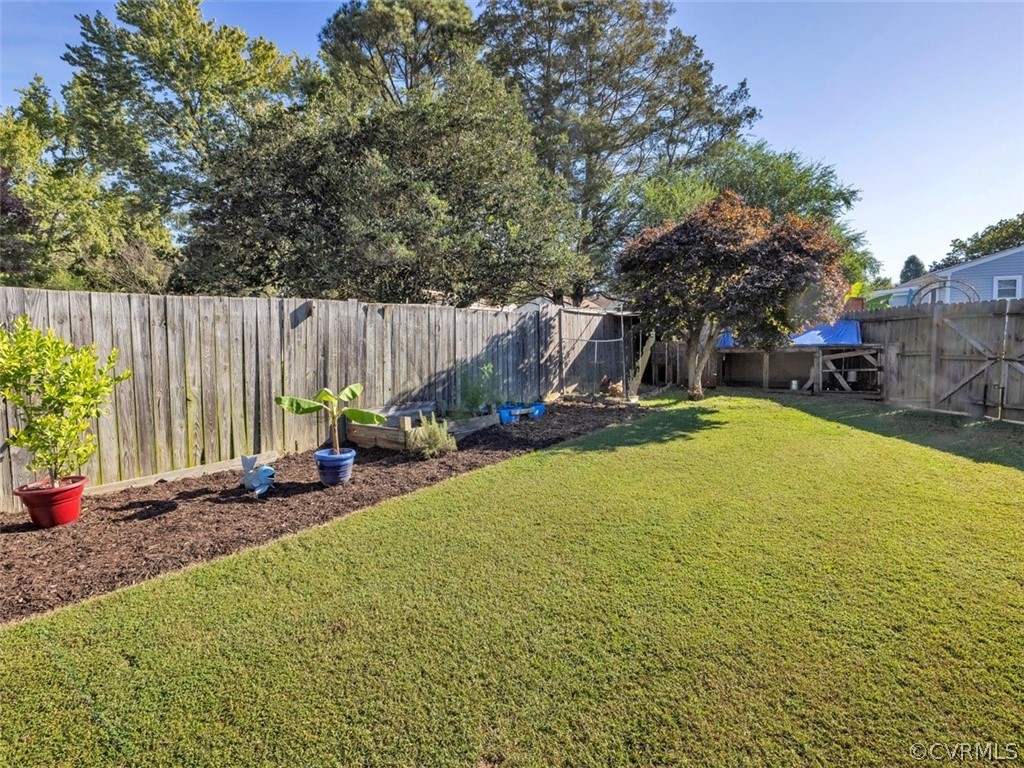 12020 Gardengate Road Midlothian, VA 23112 - Photo 21 of 25 a view of a backyard with a table and chairs