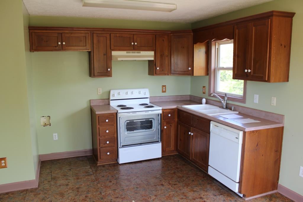 2090 Alean Road Wirtz, VA 24184 - Photo 11 of 24 Kitchen