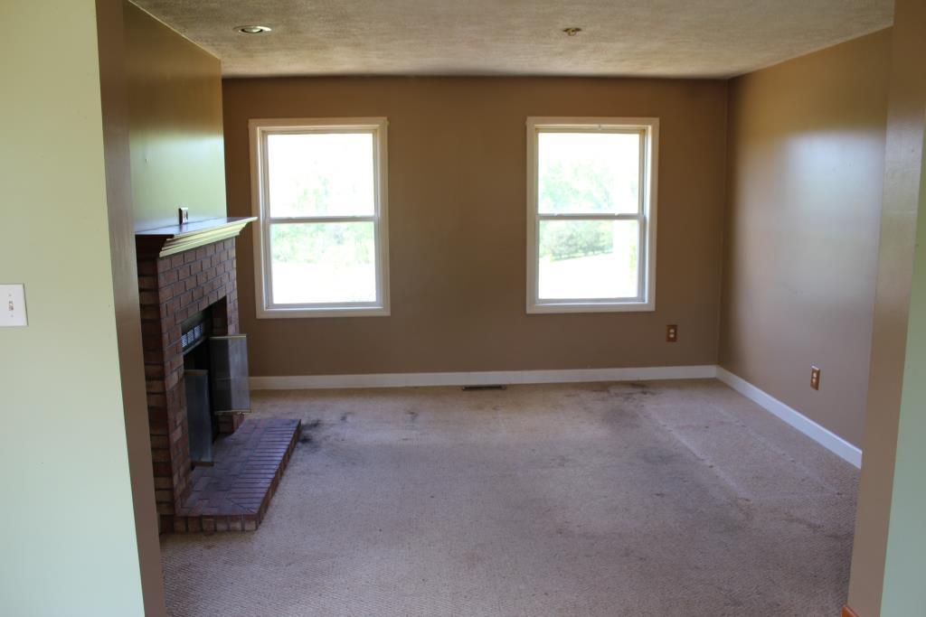 2090 Alean Road Wirtz, VA 24184 - Photo 15 of 24 Living room