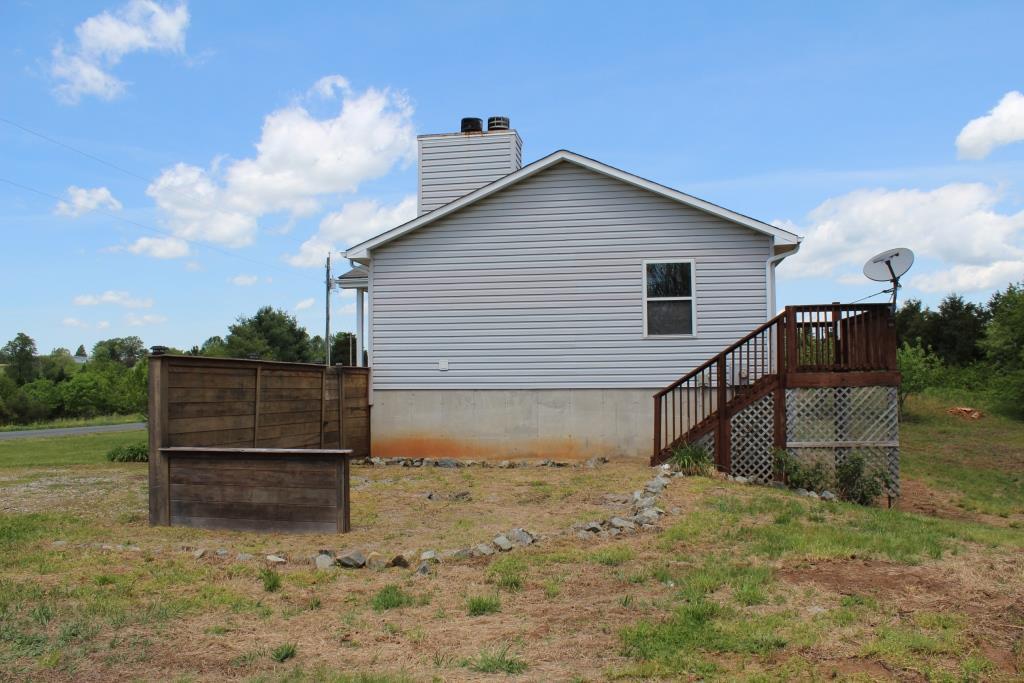 2090 Alean Road Wirtz, VA 24184 - Photo 4 of 24 Side