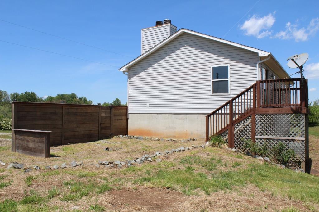 2090 Alean Road Wirtz, VA 24184 - Photo 5 of 24 Side