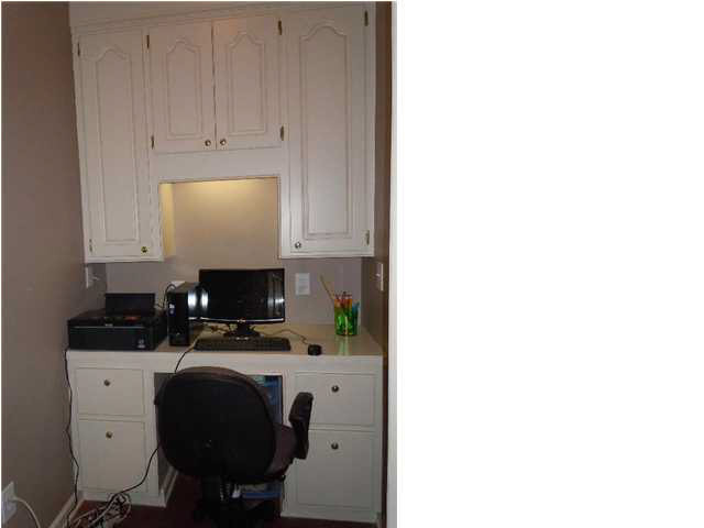 6438 Grants Ferry Road Brandon, MS 39047 - Photo 12 of 16 Desk/Office Area