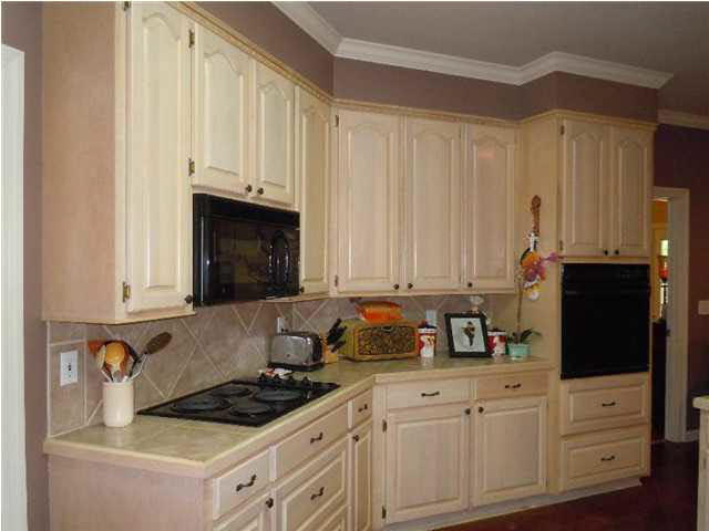 6438 Grants Ferry Road Brandon, MS 39047 - Photo 5 of 16 Kitchen w/ lots of cabinet space
