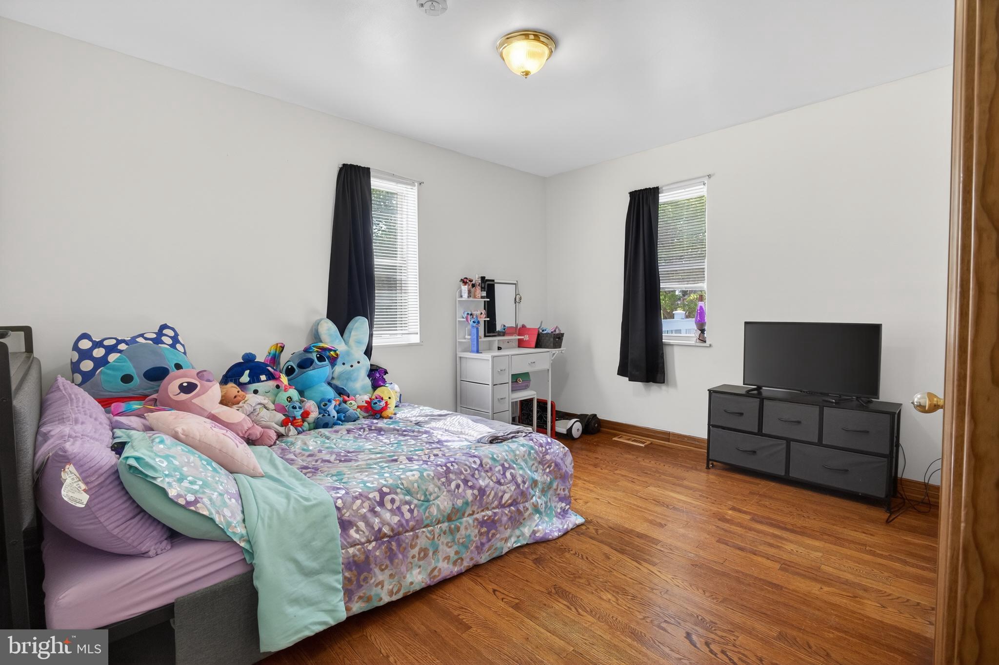 962 Thornton Road Upper Chichester, PA 19061 - Photo 6 of 12