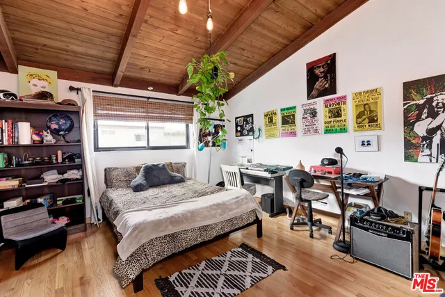 a view of utility room