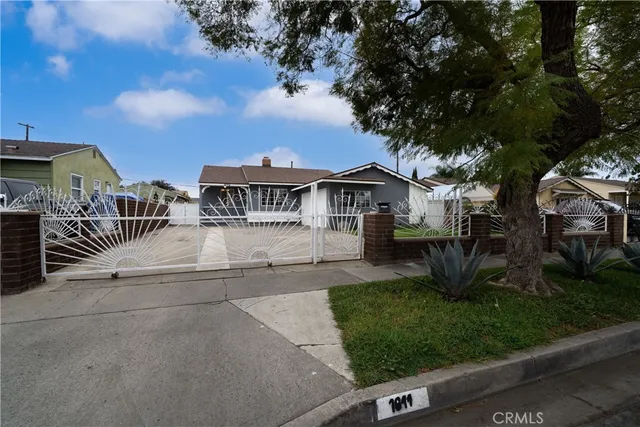 $777,000 | 1644 West Wisteria Place, Santa Ana, CA 92703