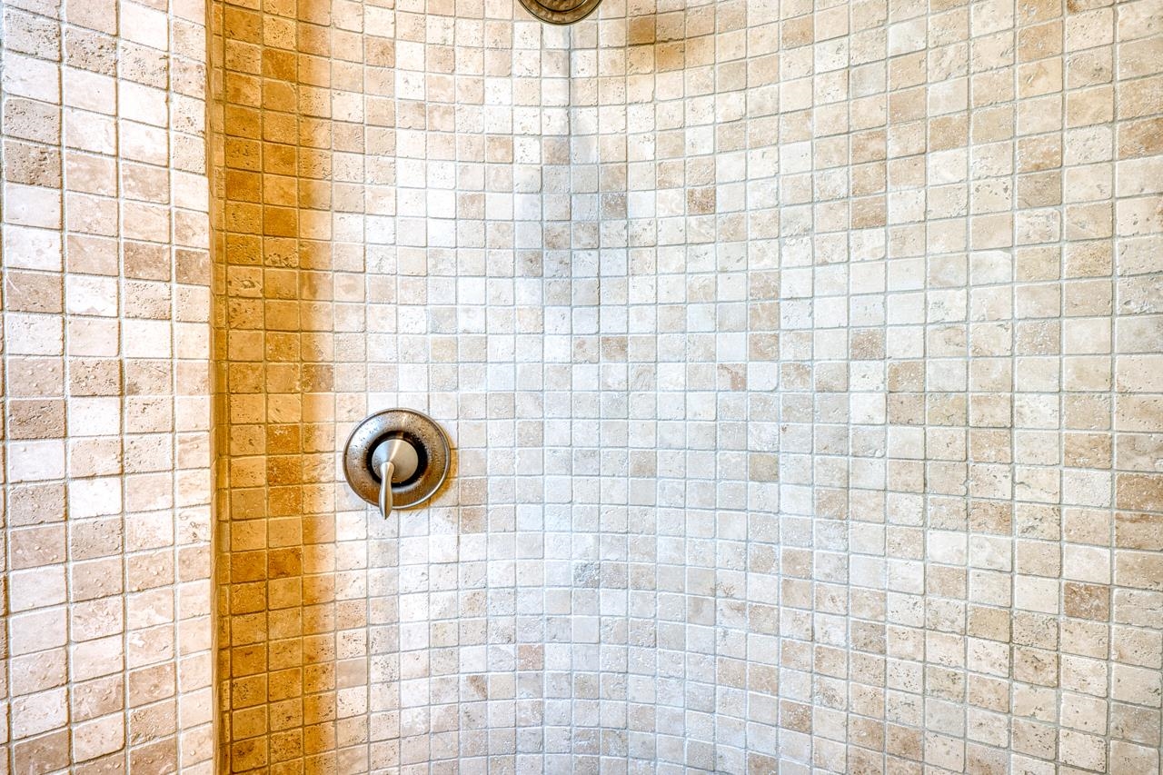 211 Chandler Way Kingsland, TX 78639 - Photo 16 of 40 a bathroom with a shower