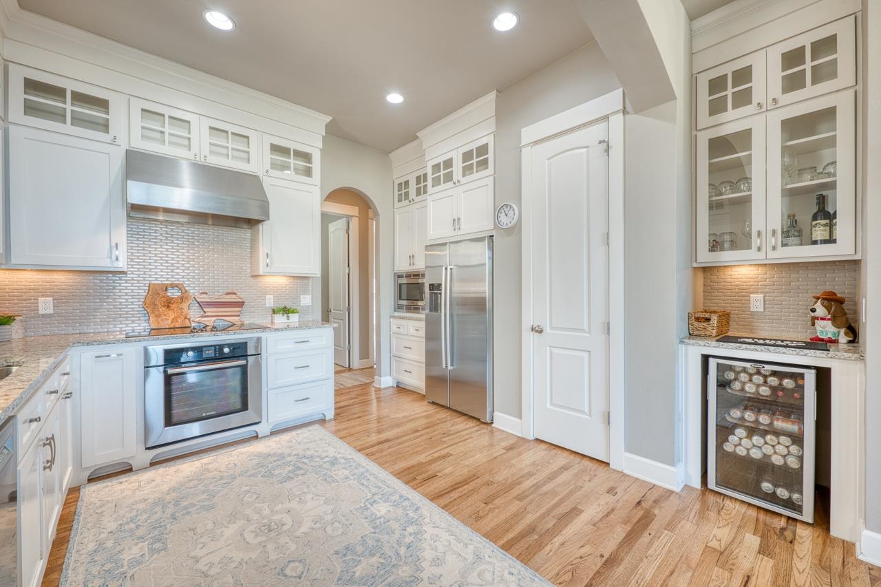 211 Chandler Way Kingsland, TX 78639 - Photo 9 of 40 a kitchen with granite countertop a refrigerator stove and sink