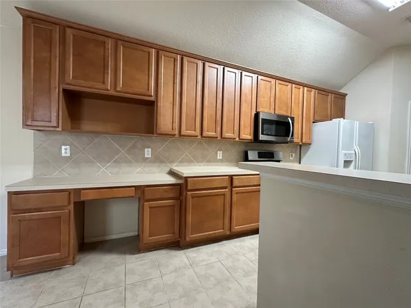 $2,100 | 2808 Garner Park Drive, Pearland, TX 77584
