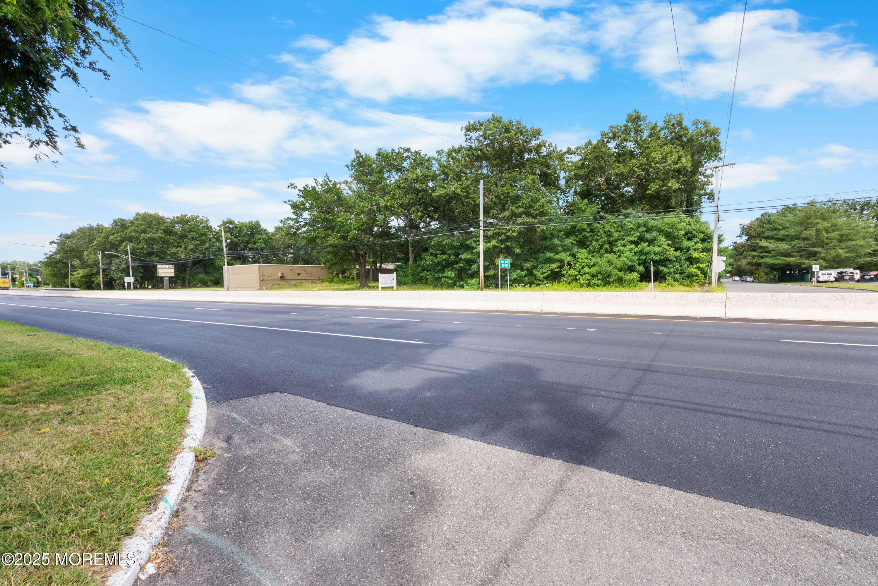 0 Route 9 Howell Nj 07731 Howell, NJ 07731 - Photo 5 of 13 a view of a road with a yard