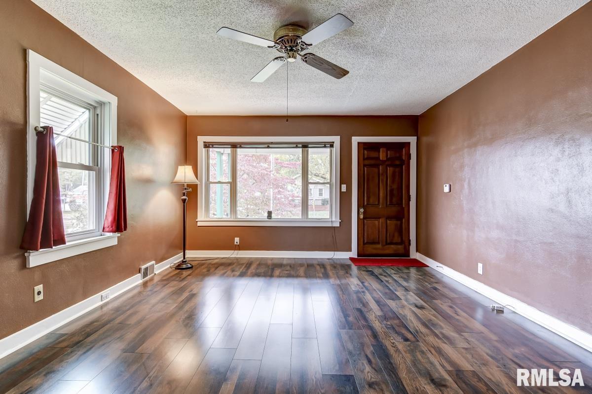 2301 South 8th Street Springfield, IL 62703 - Photo 4 of 28
