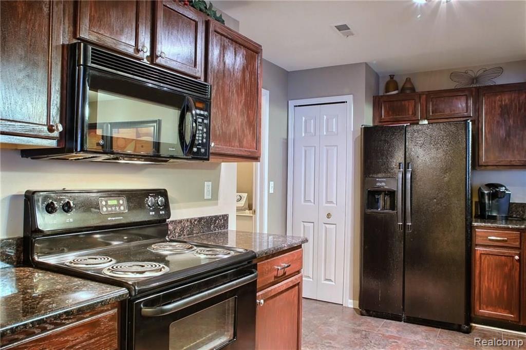 1826 Flagstone Circle Rochester, MI 48307 - Photo 11 of 20
