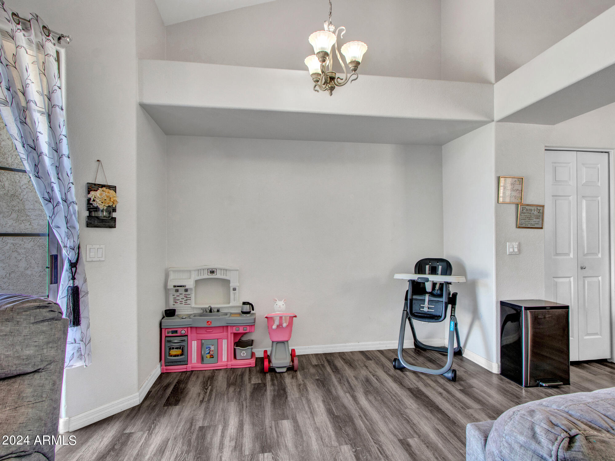 2801 North Litchfield Road, Unit 60 Goodyear, AZ 85395 - Photo 11 of 37 a view of a livingroom with furniture and a livingroom