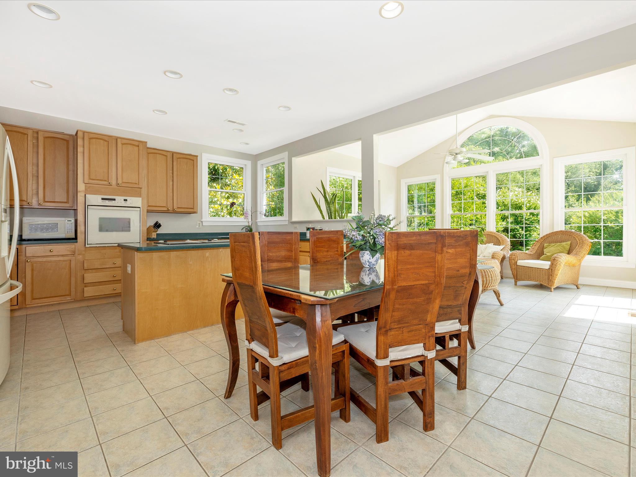 13108 Darnestown Road Darnestown, MD 20878 - Photo 18 of 66 Breakfast Area