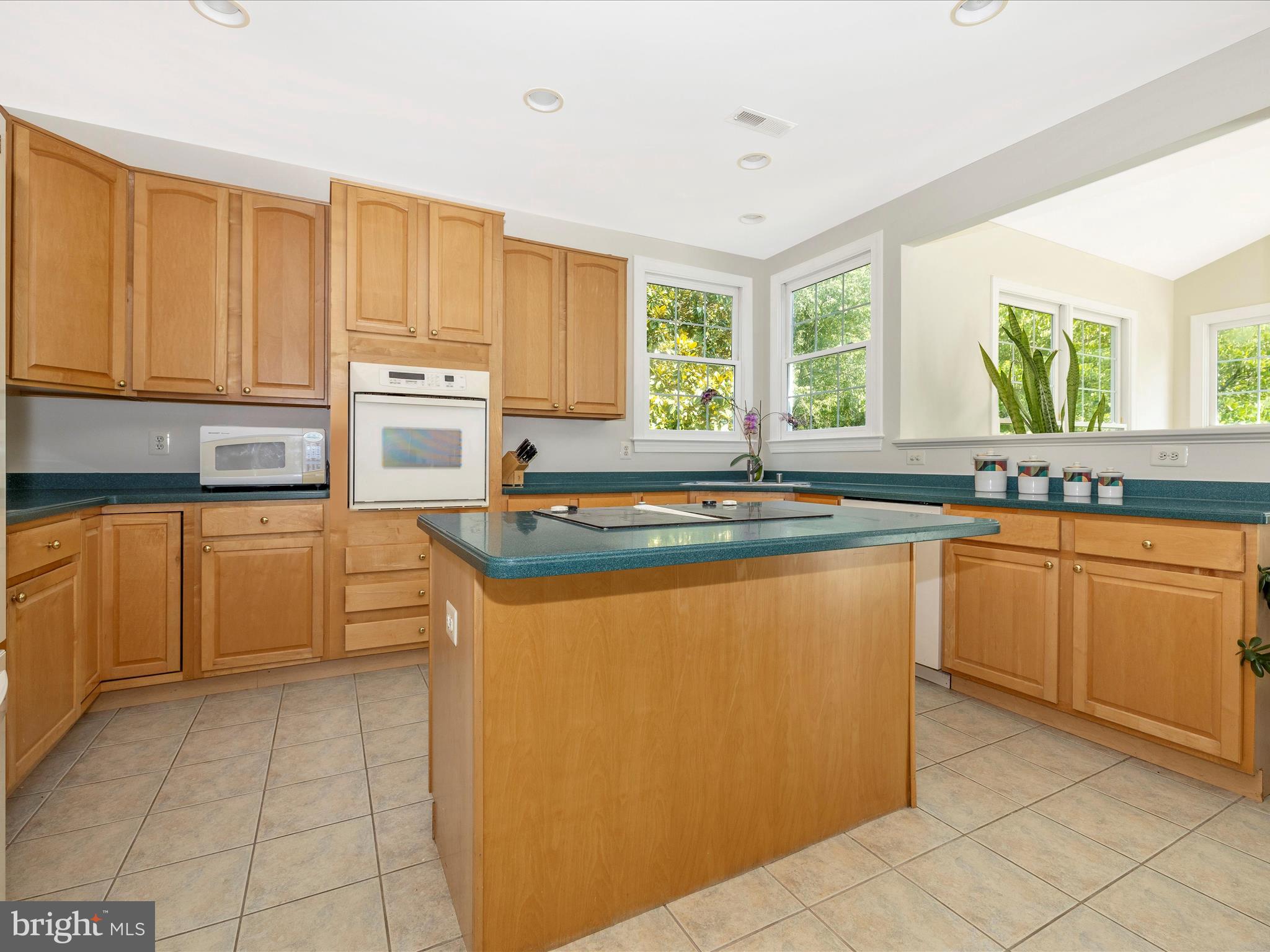 13108 Darnestown Road Darnestown, MD 20878 - Photo 19 of 66 Kitchen