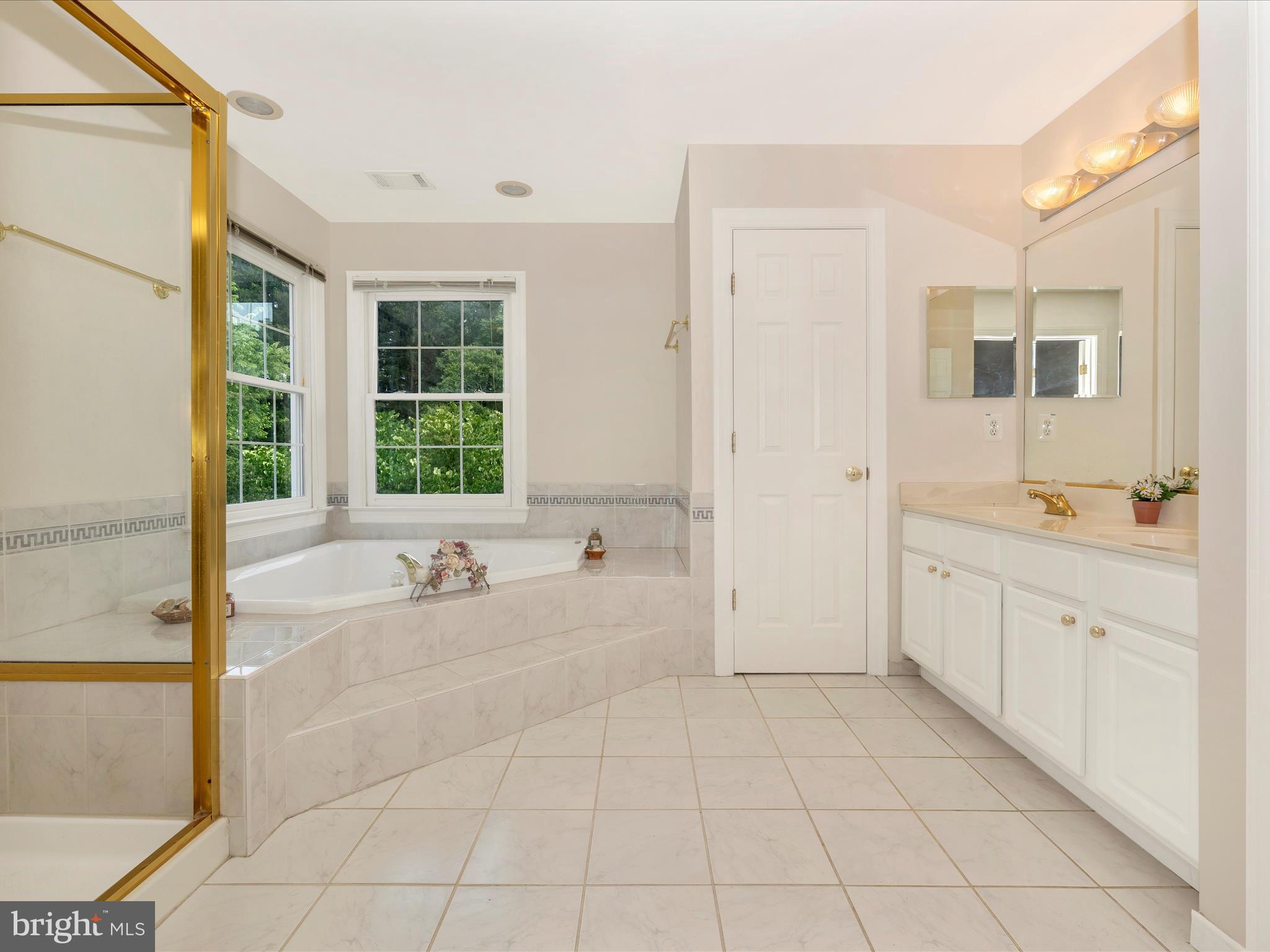 13108 Darnestown Road Darnestown, MD 20878 - Photo 32 of 66 Primary Bathroom