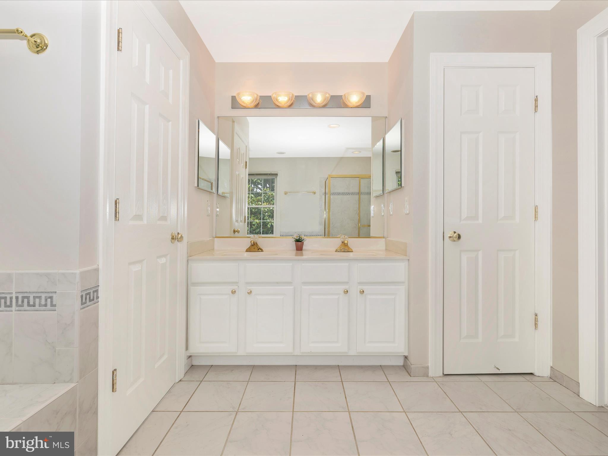 13108 Darnestown Road Darnestown, MD 20878 - Photo 33 of 66 Primary Bathroom