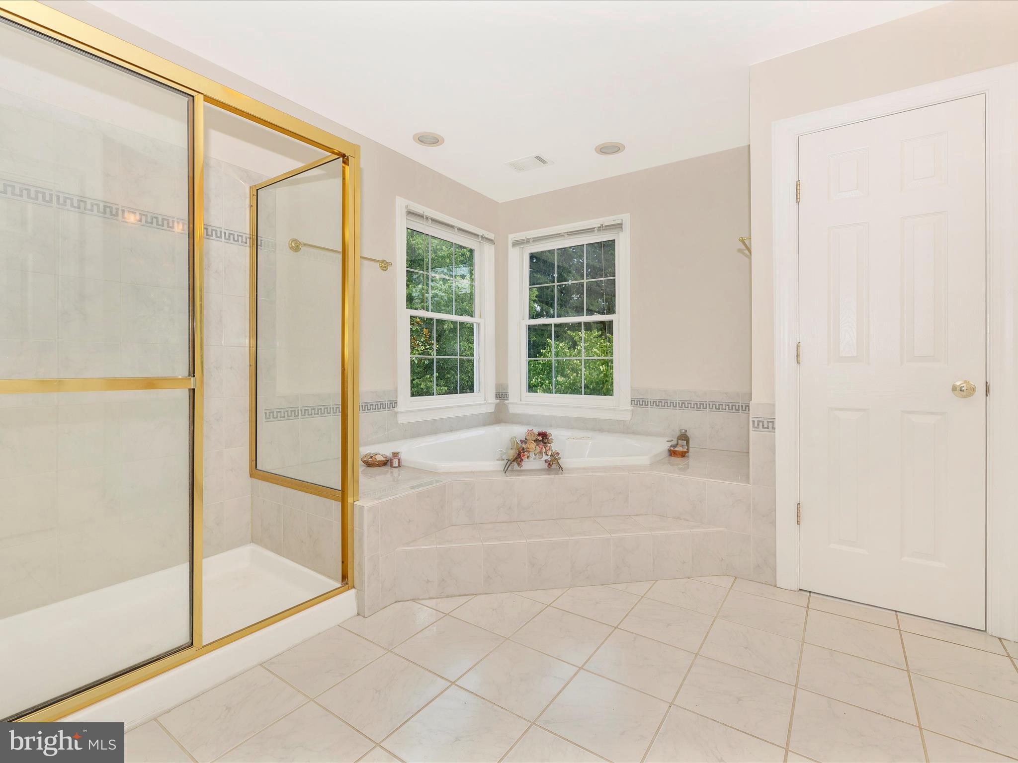 13108 Darnestown Road Darnestown, MD 20878 - Photo 34 of 66 Primary Bathroom