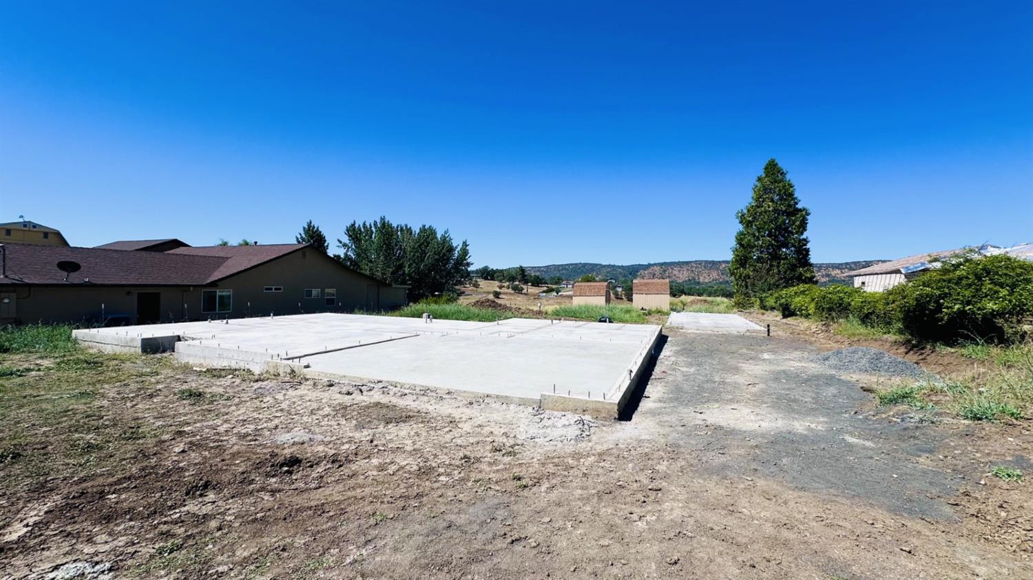 2098 Quail Hill Road Copperopolis, CA 95228 - Photo 4 of 27 Looking from driveway to rear of lot