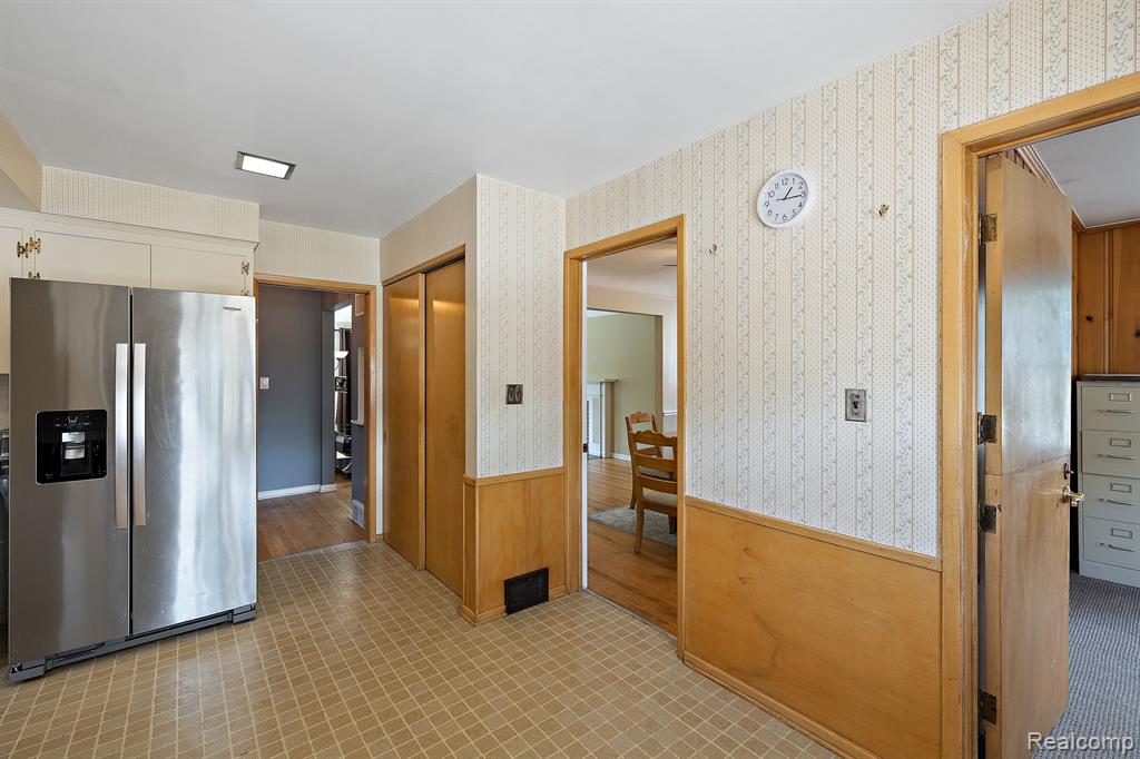 1730 Littlestone Road Grosse Pointe Woods, MI 48236 - Photo 14 of 45