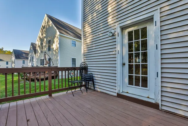 a view of a house with backyard and garden