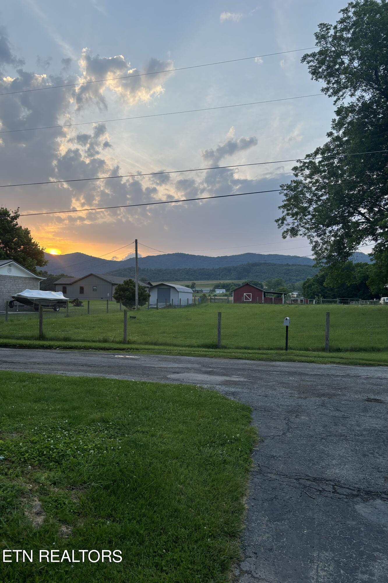123 Chestnut Road Speedwell, TN 37870 - Photo 16 of 16 FullSizeRender