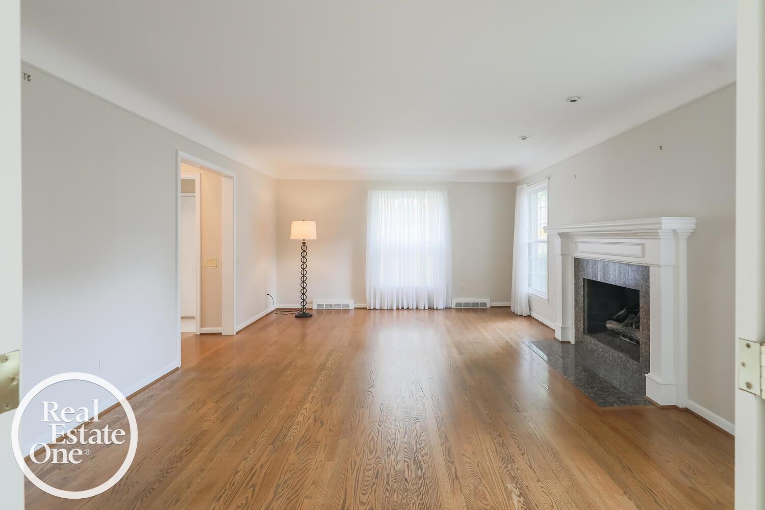 516 Thorntree Road Grosse Pointe Woods, MI 48236 - Photo 7 of 28