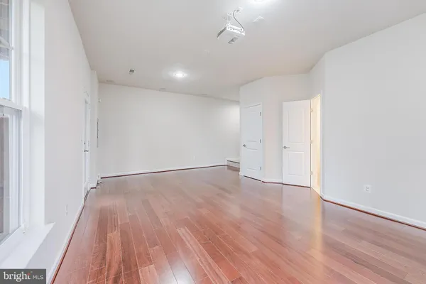 $3,350 | 25367 Wakestone Park Terrace, Chantilly, VA 20152