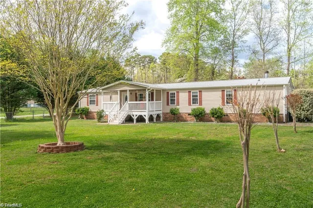 $279,000 | 1007 High Rock Shores Drive, Lexington, NC 27292