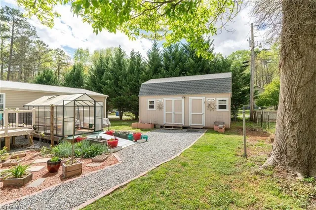 $279,000 | 1007 High Rock Shores Drive, Lexington, NC 27292