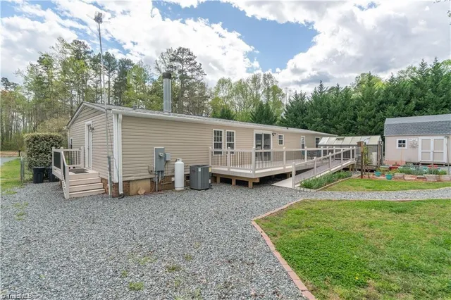 $279,000 | 1007 High Rock Shores Drive, Lexington, NC 27292