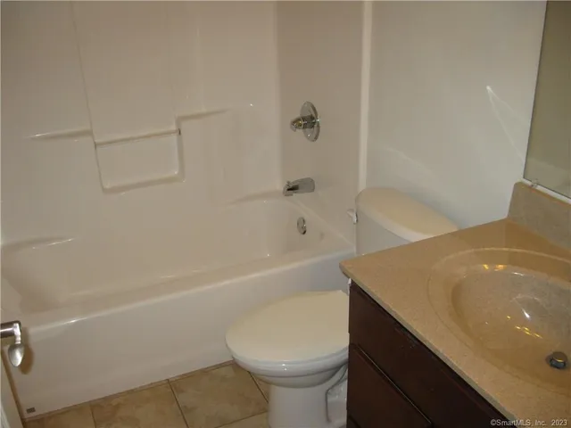 $2,300 | 41 Grand Street, Unit 302, Danbury, CT 06810