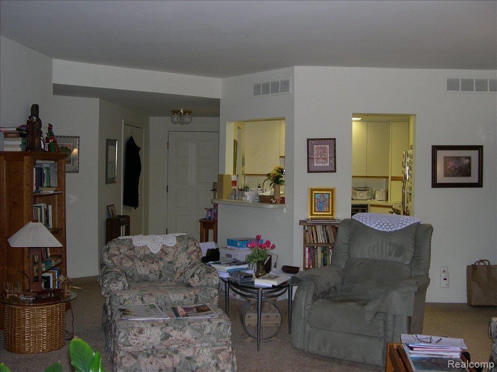 875 GreenView Court, Unit 54 Rochester, MI 48307 - Photo 6 of 12 Great_Room_to_Kitchen