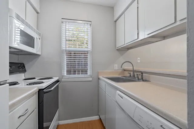 $799 | 4105 Speedway, Unit 102, Austin, TX 78751