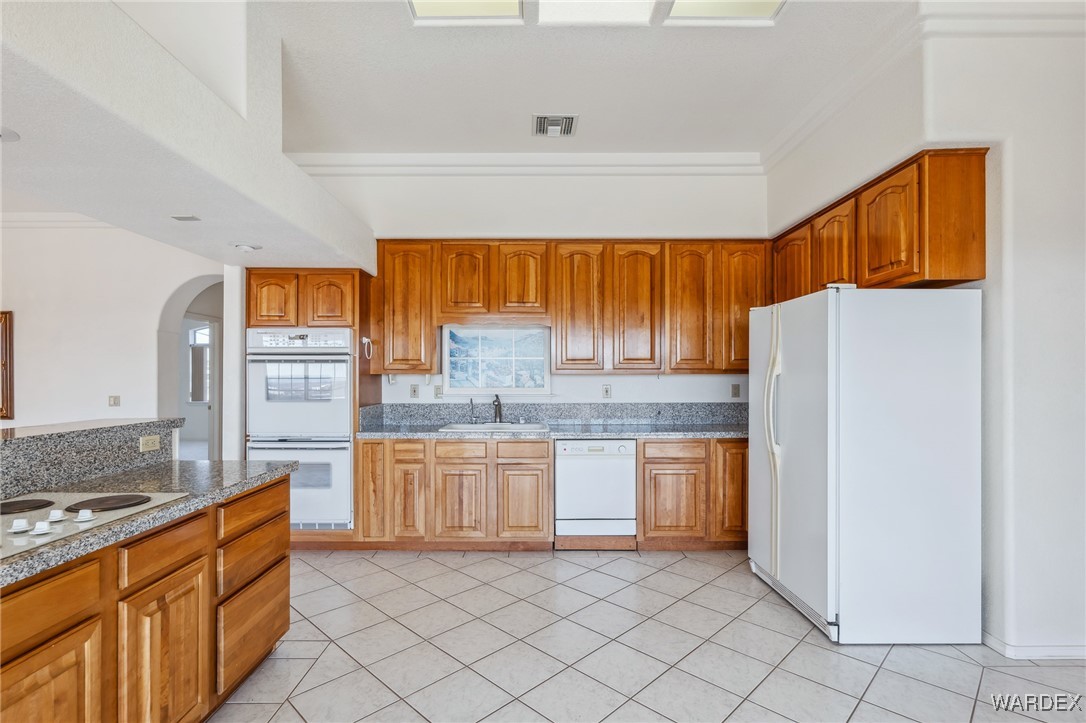 2078 Pegasus Ranch Road Bullhead City, AZ 86429 - Photo 23 of 92 Kitchen