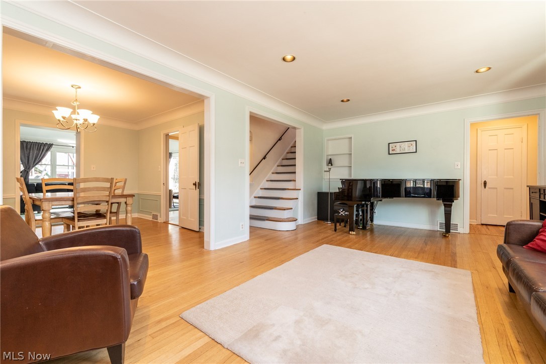 2499 Channing Road Cleveland, OH 44118 - Photo 5 of 34