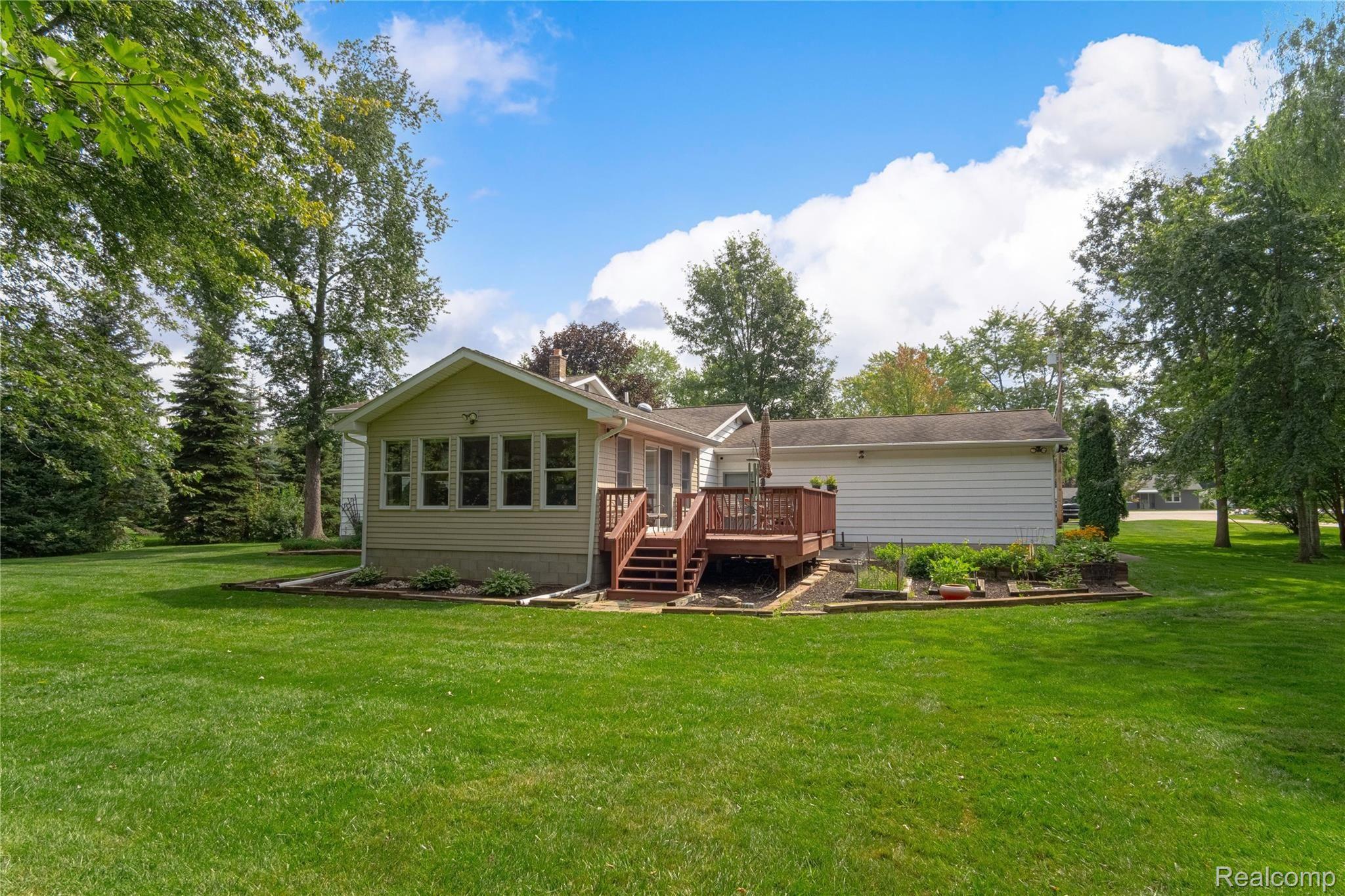 7244 Porter Road Grand Blanc, MI 48439 - Photo 19 of 29 Exteriors (6 of 16).jpg