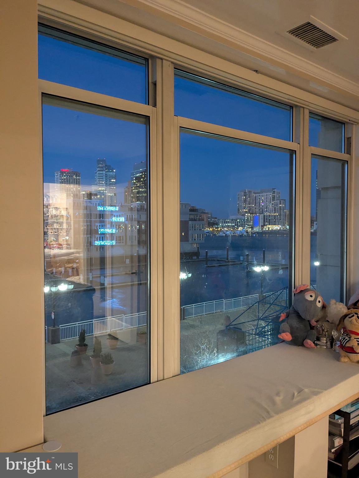 100 Harborview Drive, Unit 211 Baltimore, MD 21230 - Photo 16 of 25 a room with a door