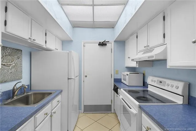 $380,000 | 1357 Northeast Ocean Boulevard, Unit 214, Stuart, FL 34996