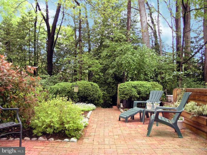 11462 Orchard Lane Reston, VA 20190 - Photo 13 of 30 CHARMING PATIO