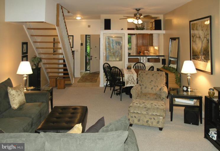 11462 Orchard Lane Reston, VA 20190 - Photo 3 of 30 Living Room #2