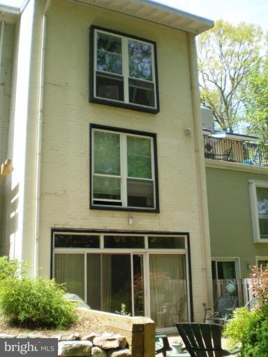11462 Orchard Lane Reston, VA 20190 - Photo 21 of 30 REAR VIEW
