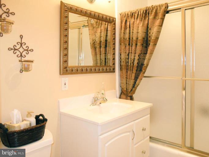 11462 Orchard Lane Reston, VA 20190 - Photo 9 of 30 Bath #1