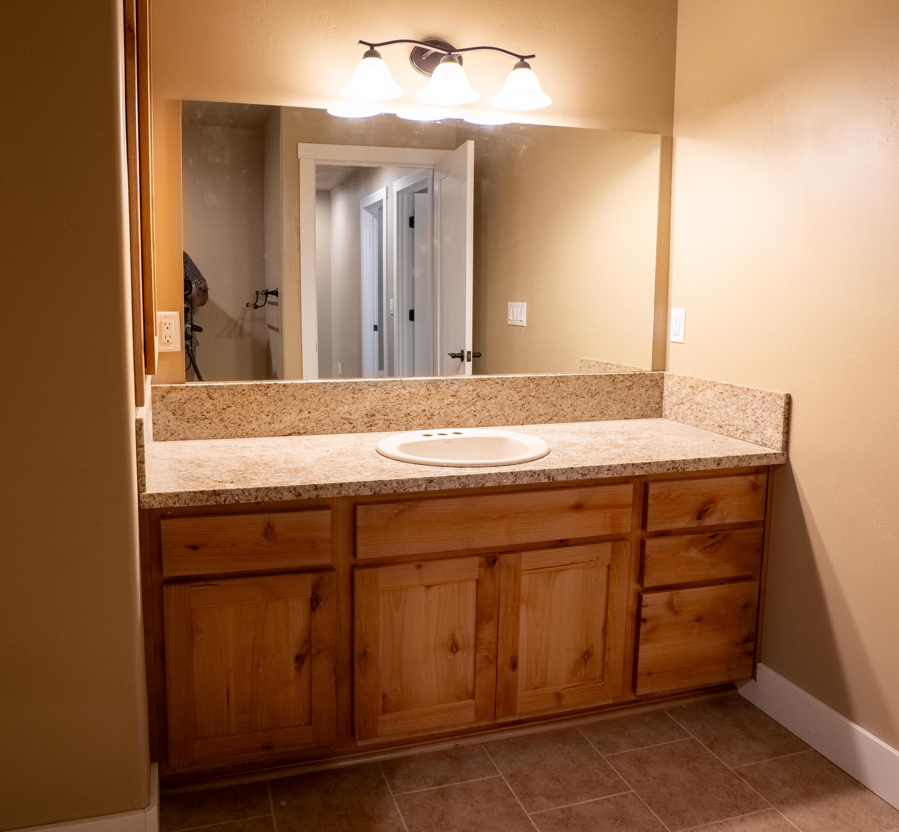 1354 Ellison Loop Merlin, OR 97532 - Photo 20 of 25 DSC02315-HDR
