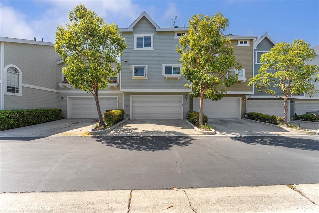 13036 Springarden Lane Westminster, CA 92683 - Photo 9 of 41 a view of a house with a yard and street