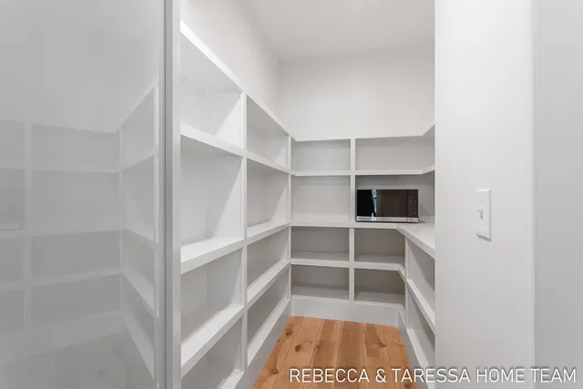 $505,000 | 401 Sabine Drive, Unit 31, Muskegon, MI 49442