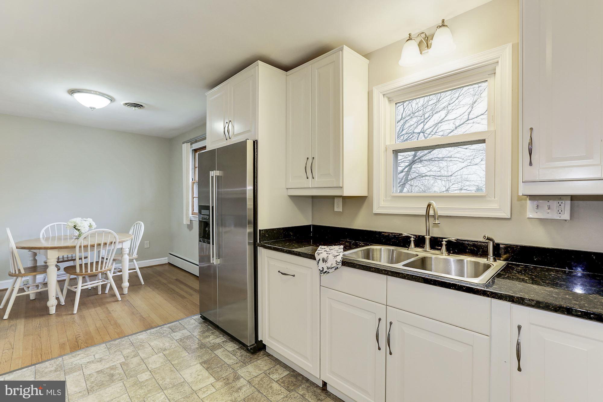27237 Ridge Road Damascus, MD 20872 - Photo 11 of 43 Kitchen & Dining Room