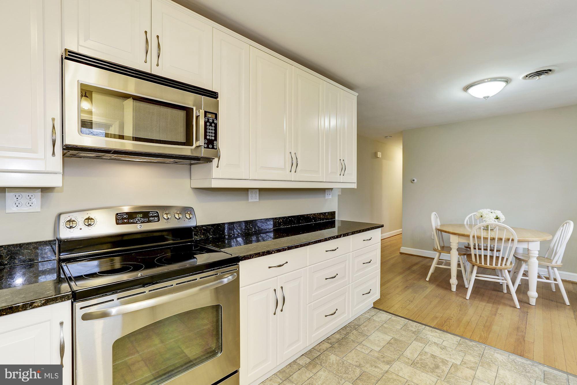 27237 Ridge Road Damascus, MD 20872 - Photo 12 of 43 Kitchen & Dining Room