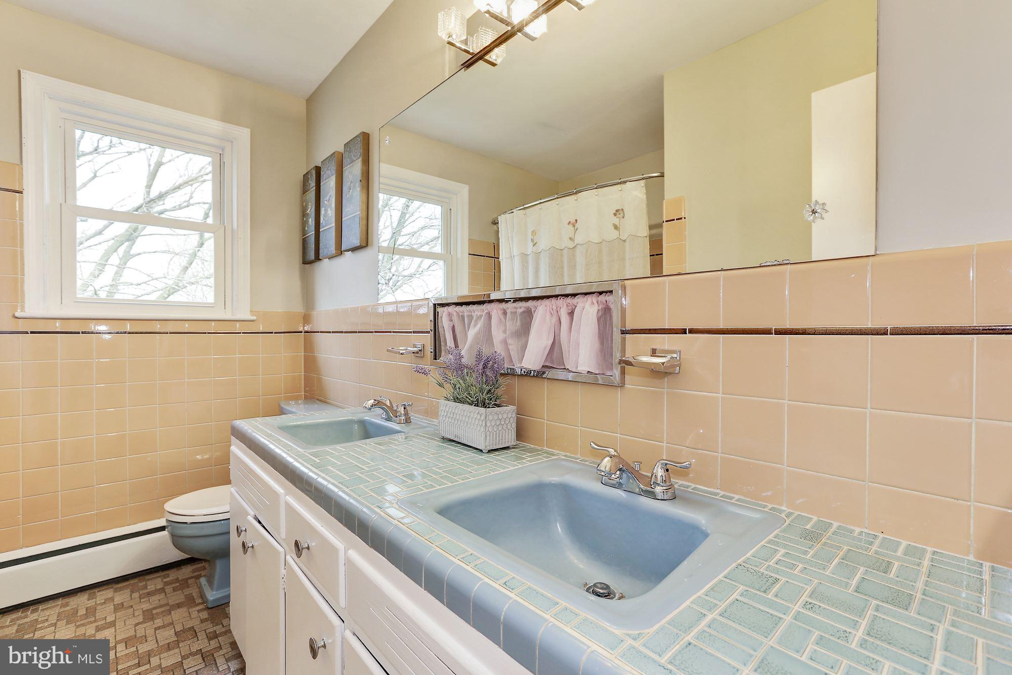 27237 Ridge Road Damascus, MD 20872 - Photo 27 of 43 Full Bath